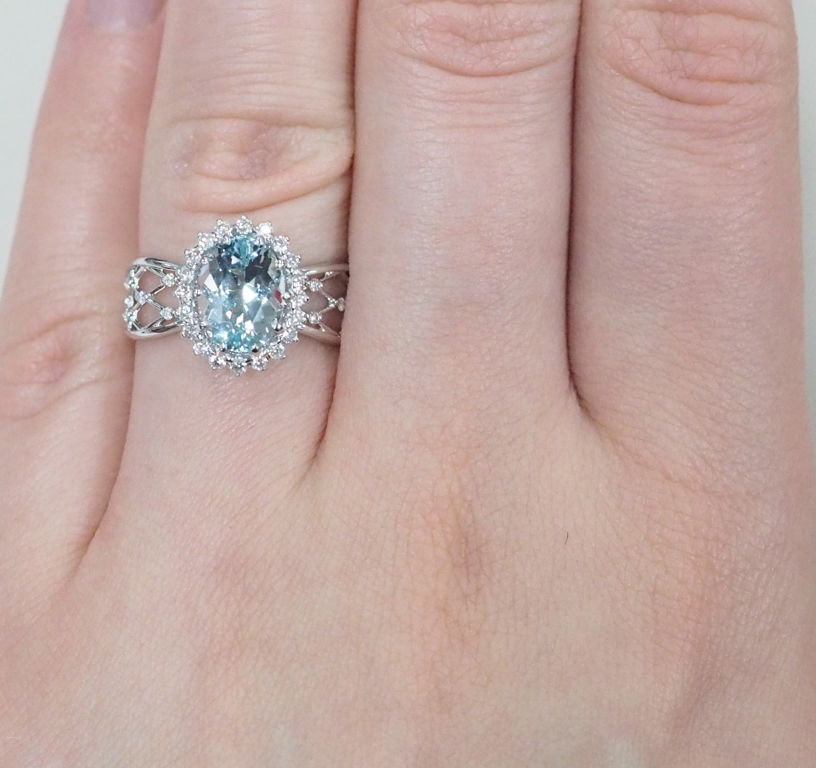 Кольцо из белого золота с аквамарином